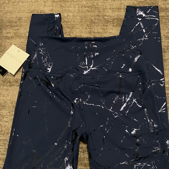 * SOLD * BRAND NEW Beyond Yoga top (L) / pant (M) set - Picture 3 of 9